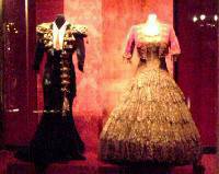 ���g���|���^���ɏ����Ă���I�y���̈ߑ�