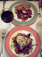 メカジキのカポナータ載せ(上)と季節の野菜とチキンのロースト(下)