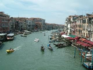 �x�l�`�A�̗��s�L�g�b�v�ʐ^