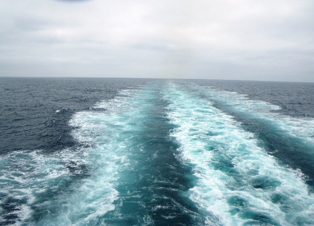 1���C�̏�ɂ��Ă��A�ڂ����ƊC�𒭂߂鎞�Ԃ͂Ȃ��Ȃ��c�Ȃ��B 