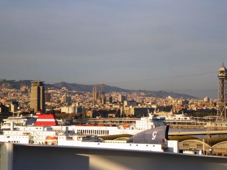 船から見たバルセロナの街