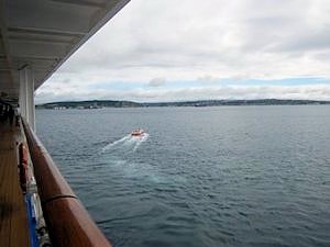 船から出るテンダー