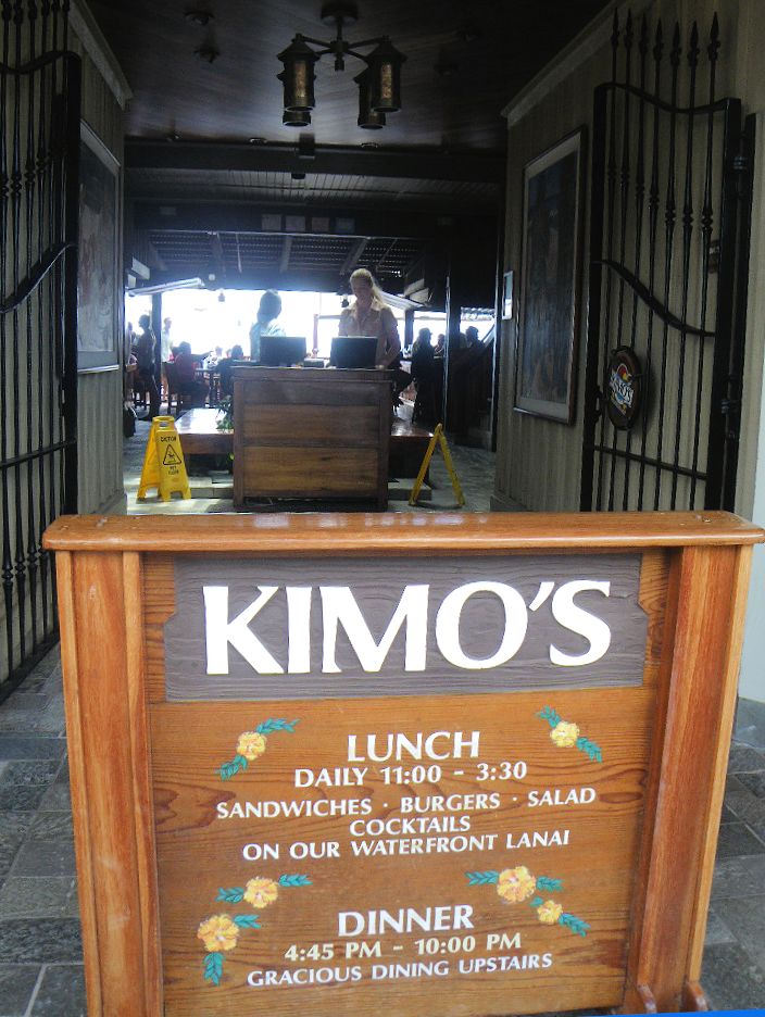 お店看板と外観