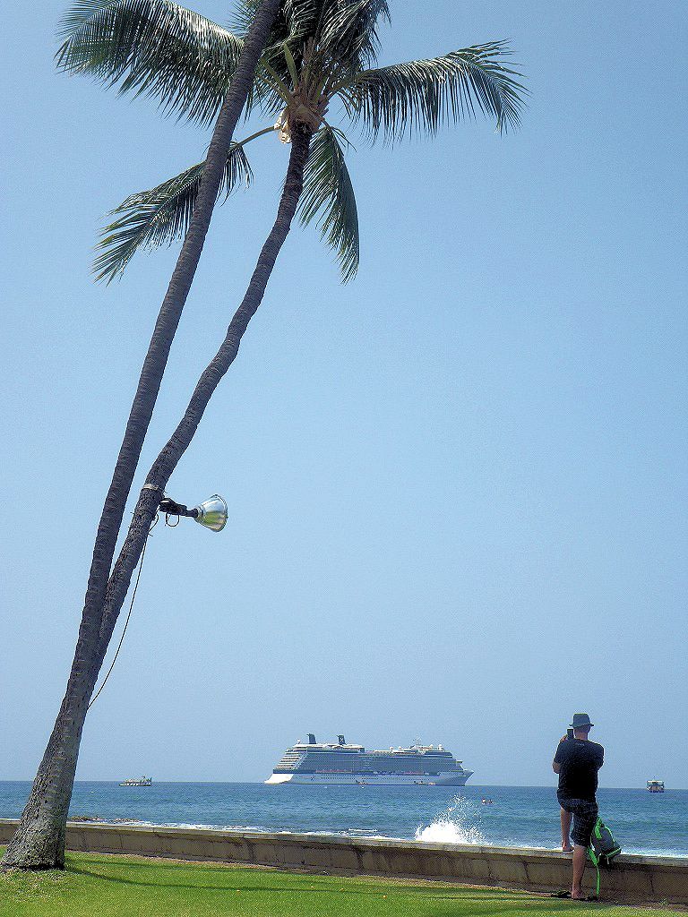 沖にソルスティスちゃんが見える