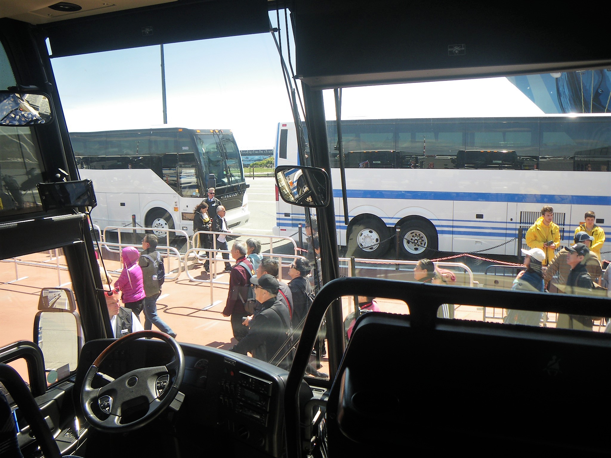 バスに乗って出発！