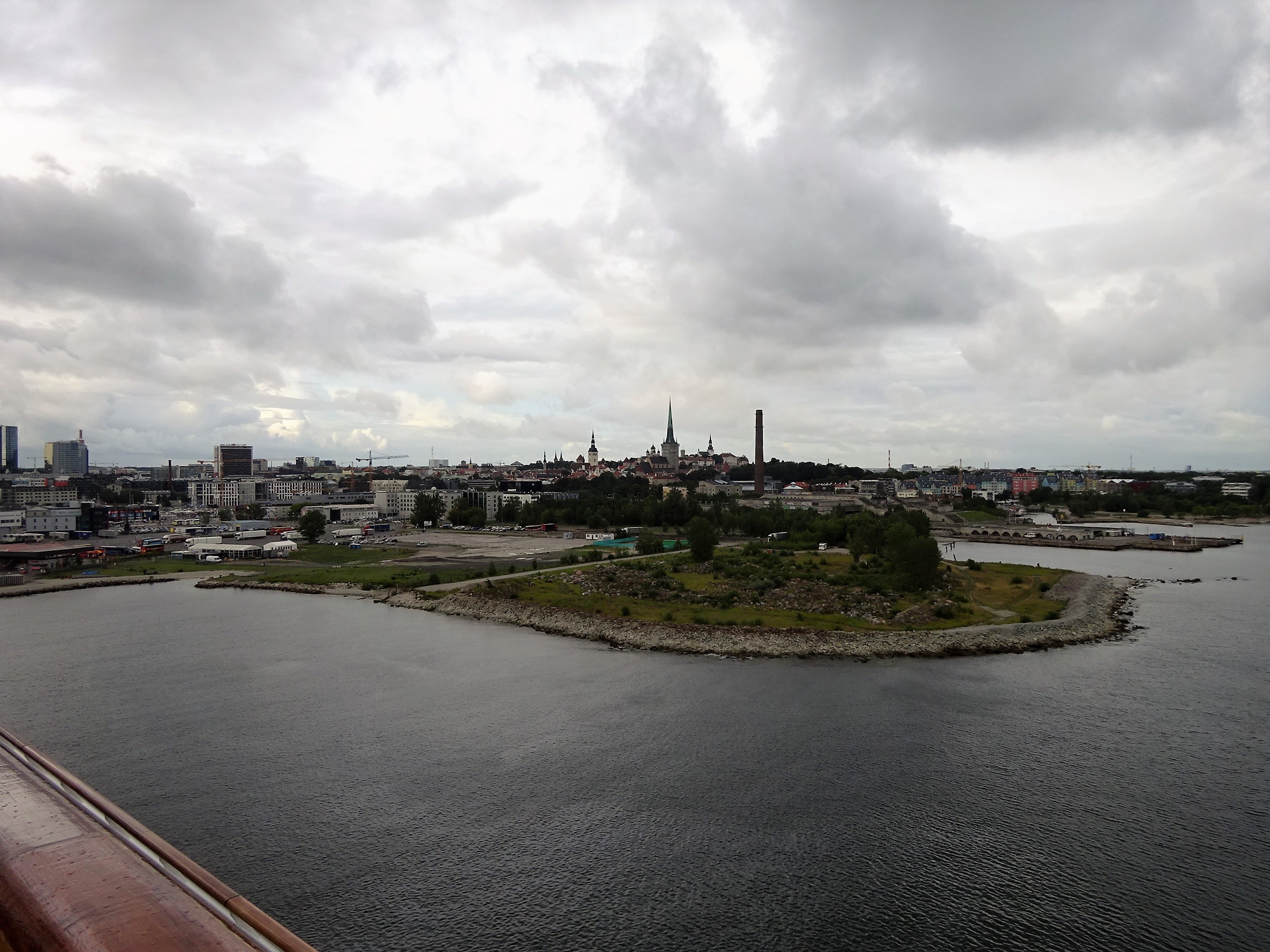 船から見るタリン