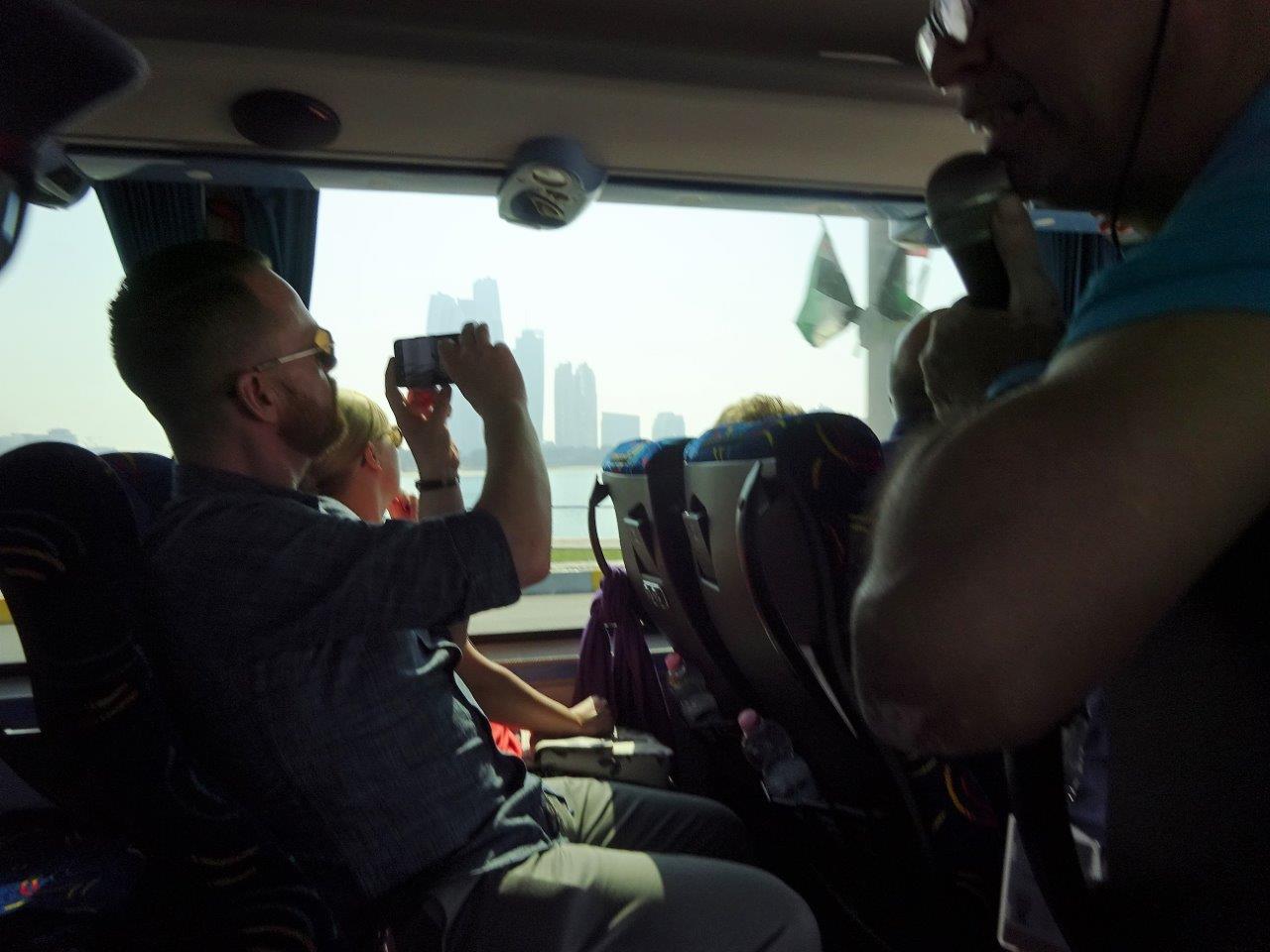 ツアー道中　バス車内