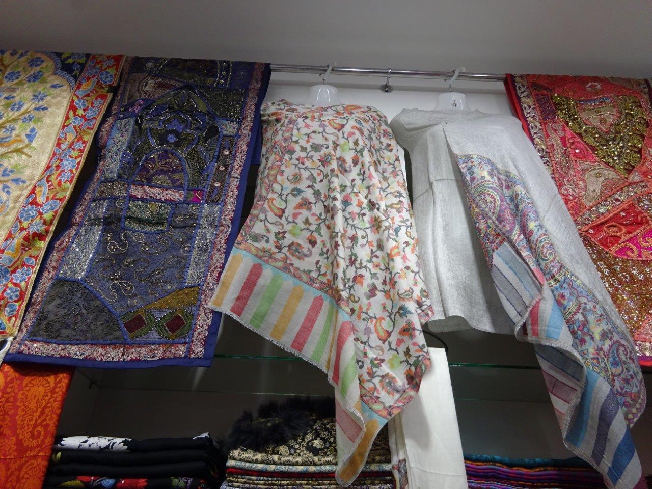 スークでショール