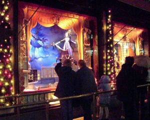 �T�b�N�X�̃V���[�E�C���h�[�̑O�ɂ͗񂪂ł���