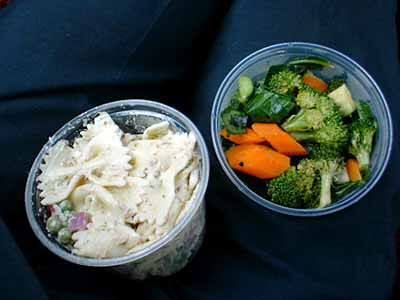 �����̓f���ŃT���_�𔃂��l������